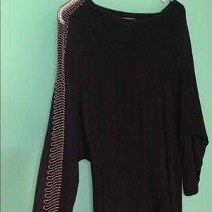 Size small Jennifer Lopez Open stitched blouse